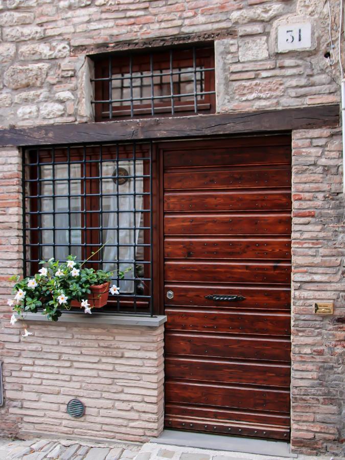 Casa Armanni - La Tua Casa Di Pietra Apartment Губио Екстериор снимка