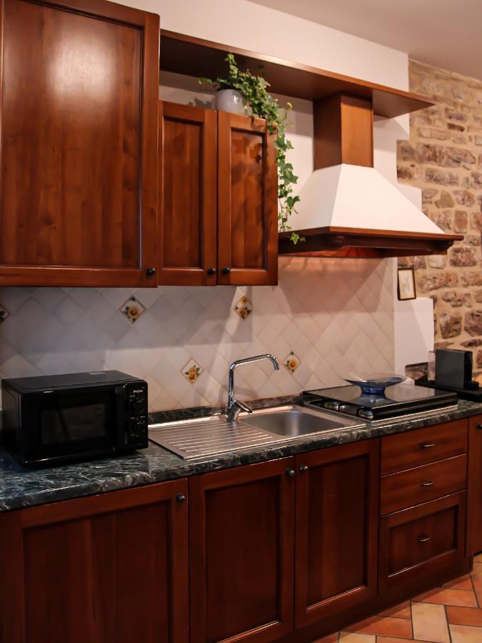 Casa Armanni - La Tua Casa Di Pietra Apartment Губио Екстериор снимка
