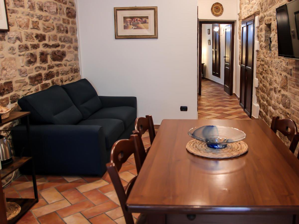 Casa Armanni - La Tua Casa Di Pietra Apartment Губио Екстериор снимка